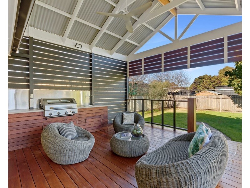 18 Carolin Street, Flora Hill VIC 3550