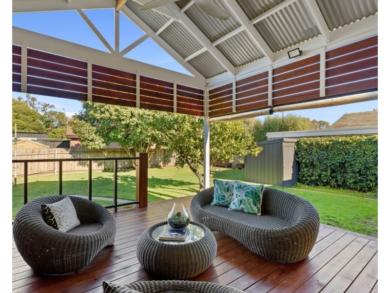 18 Carolin Street, Flora Hill VIC 3550