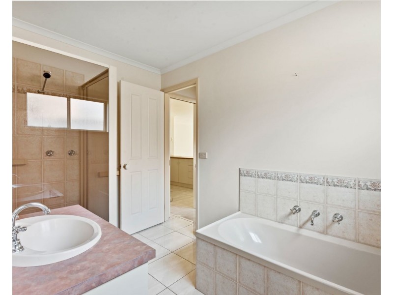 2a Allott Court, Spring Gully VIC 3550