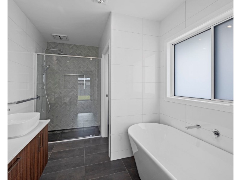 34 Argyll Drive, Junortoun VIC 3551