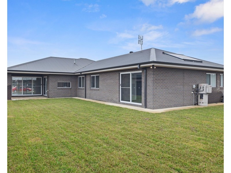 34 Argyll Drive, Junortoun VIC 3551