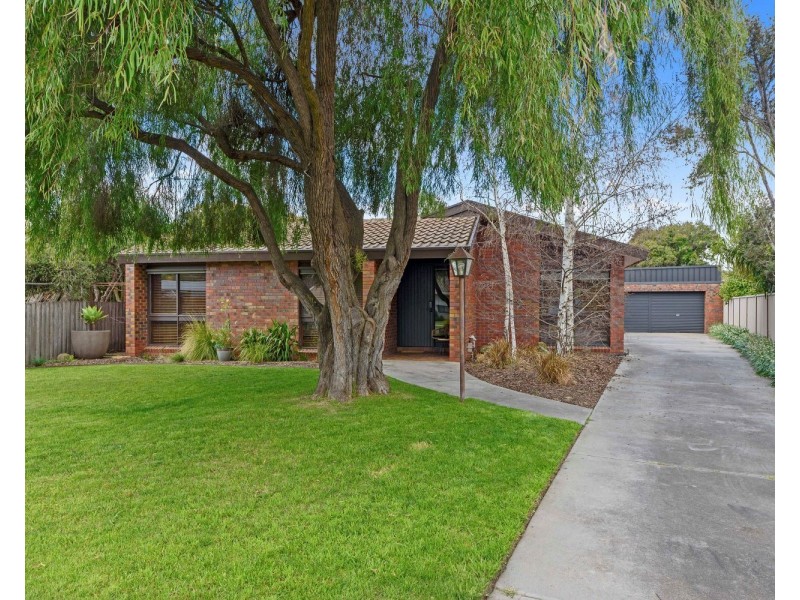 1 McDonald Crescent, Flora Hill VIC 3550