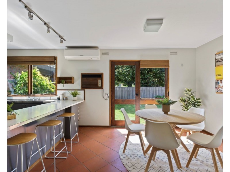 1 McDonald Crescent, Flora Hill VIC 3550