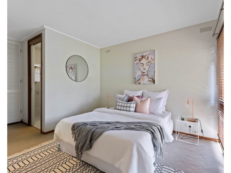 1 McDonald Crescent, Flora Hill VIC 3550