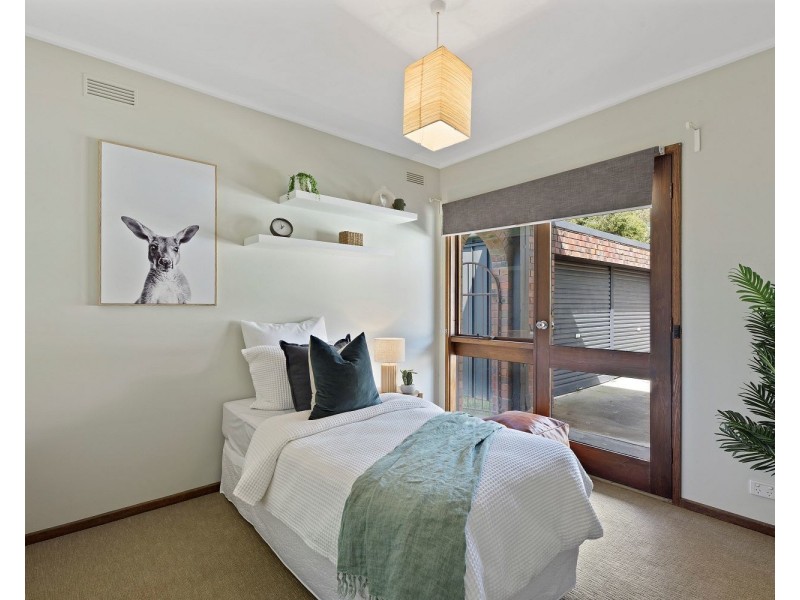 1 McDonald Crescent, Flora Hill VIC 3550