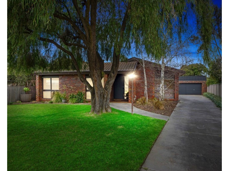 1 McDonald Crescent, Flora Hill VIC 3550