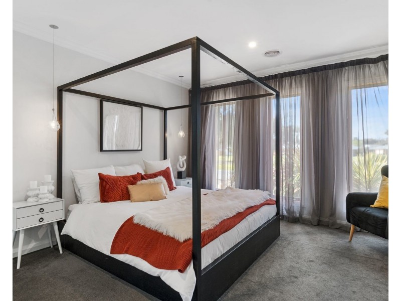 11 Park Village Terrace, Strathfieldsaye VIC 3551