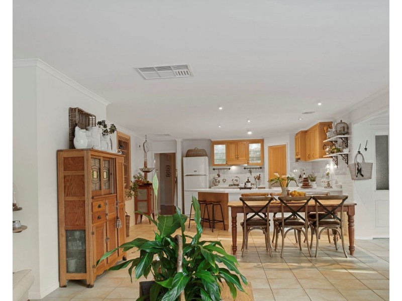 17 Firth Street, California Gully VIC 3556