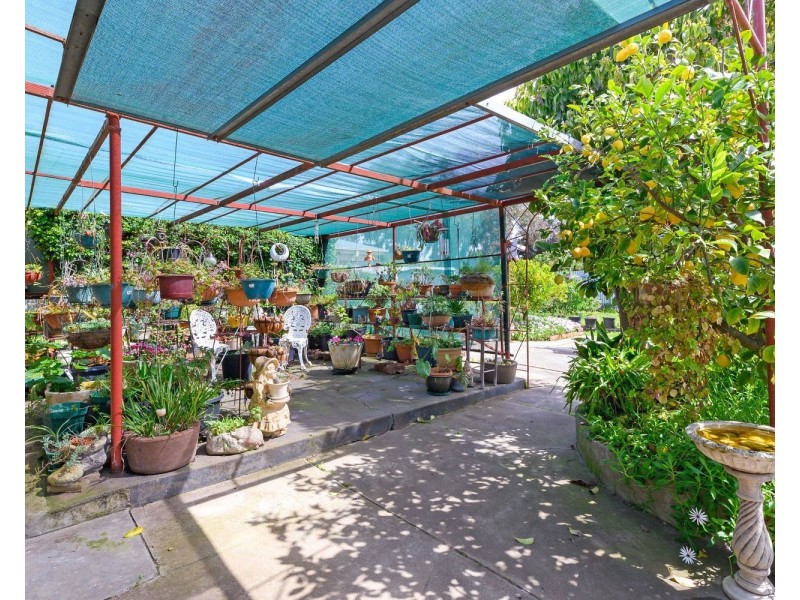 2 Spring Gully Road, Quarry Hill VIC 3550