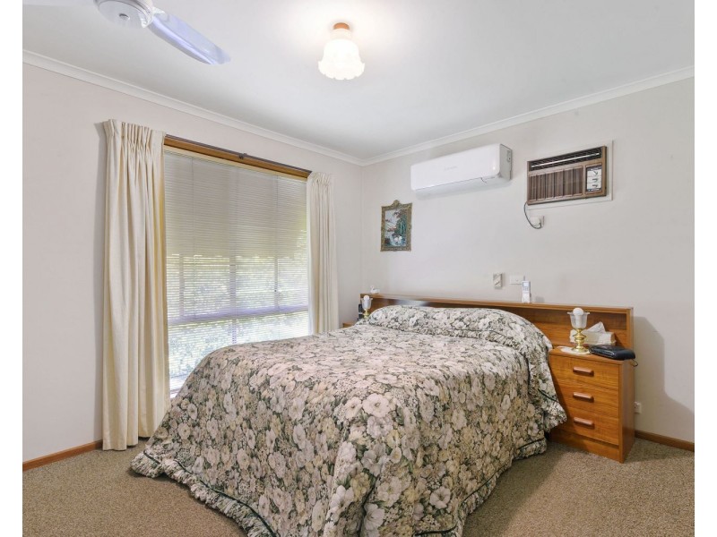2 Spring Gully Road, Quarry Hill VIC 3550