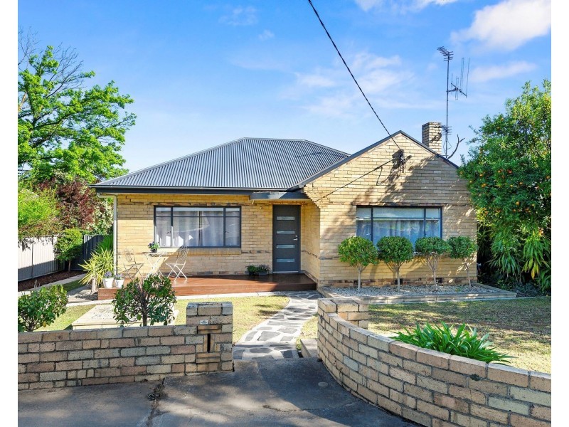 11 Mahon Avenue, Kennington VIC 3550