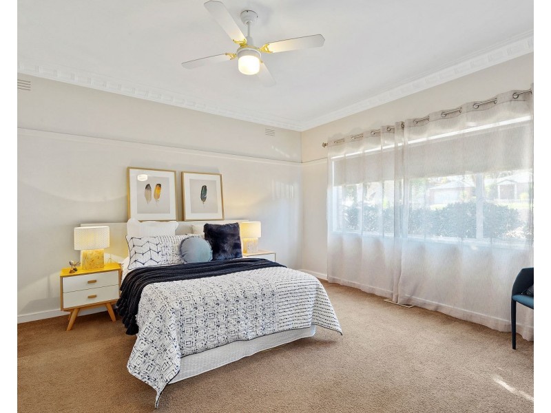 11 Mahon Avenue, Kennington VIC 3550