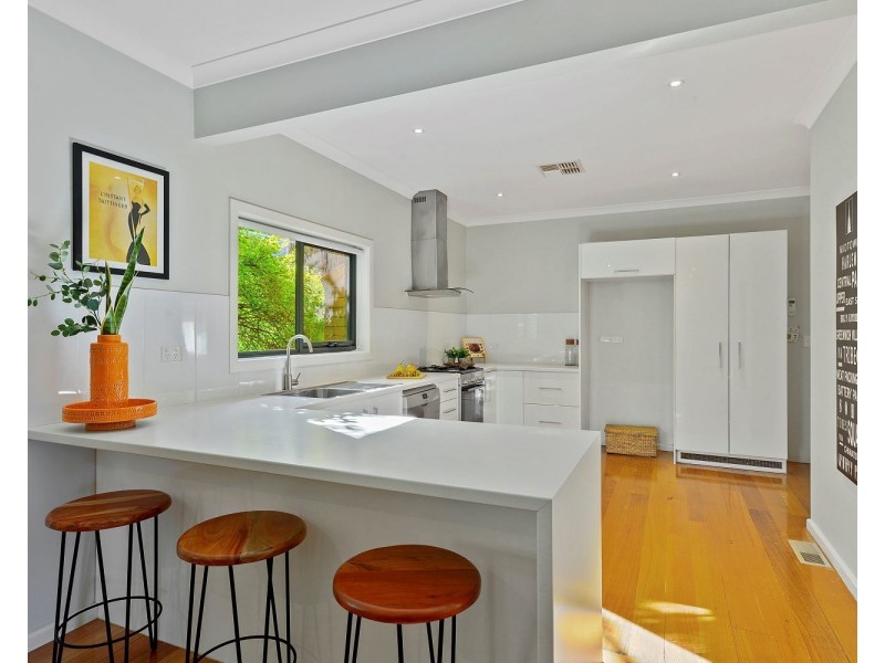 11 Mahon Avenue, Kennington VIC 3550