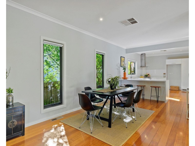 11 Mahon Avenue, Kennington VIC 3550