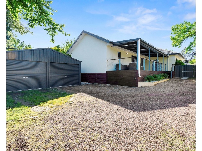 11 Mahon Avenue, Kennington VIC 3550