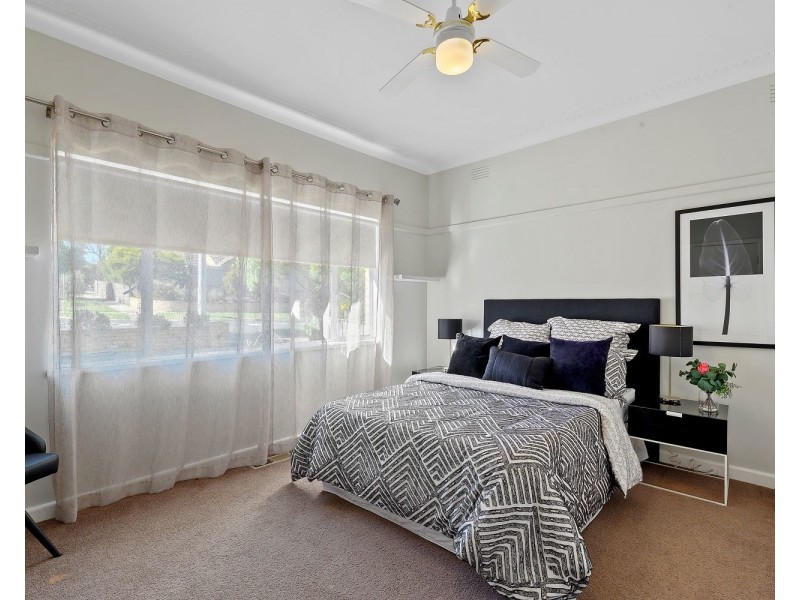 11 Mahon Avenue, Kennington VIC 3550