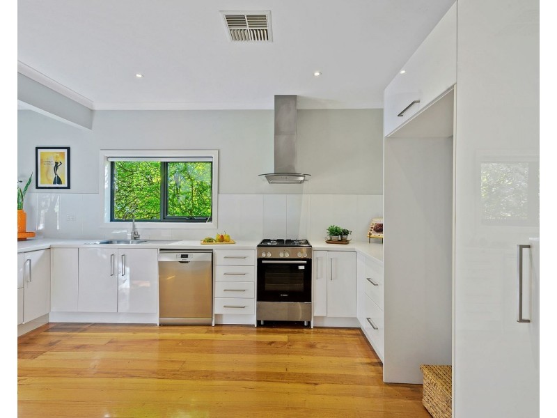 11 Mahon Avenue, Kennington VIC 3550