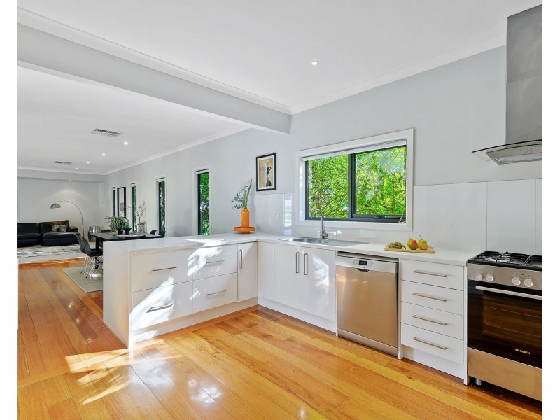 11 Mahon Avenue, Kennington VIC 3550