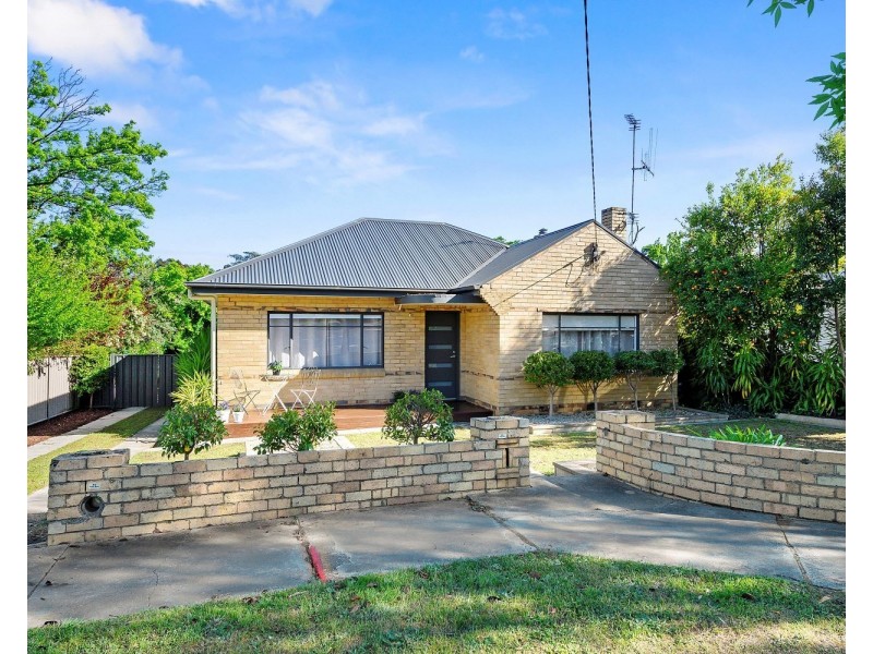 11 Mahon Avenue, Kennington VIC 3550