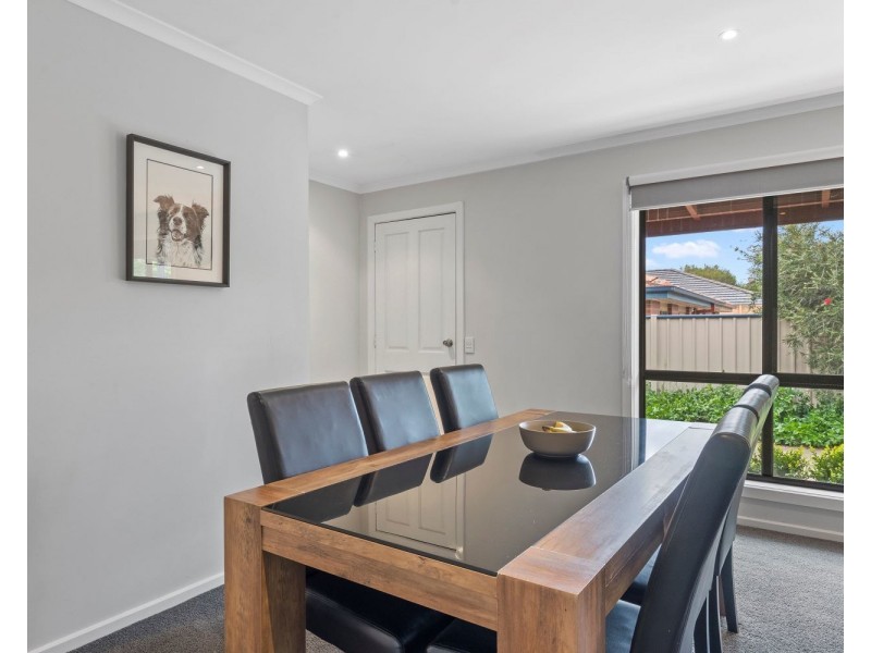1/112 Neale Street, Flora Hill VIC 3550
