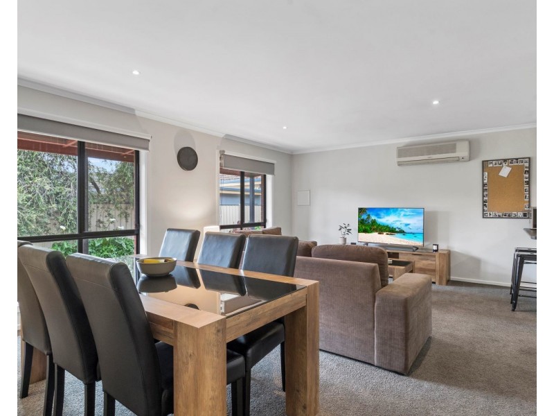 1/112 Neale Street, Flora Hill VIC 3550