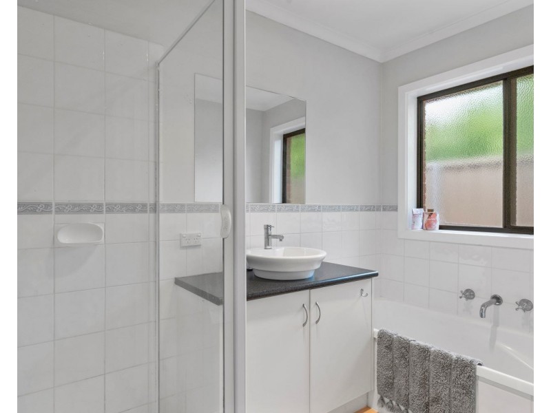 1/112 Neale Street, Flora Hill VIC 3550