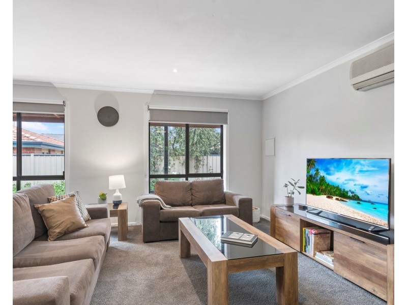 1/112 Neale Street, Flora Hill VIC 3550