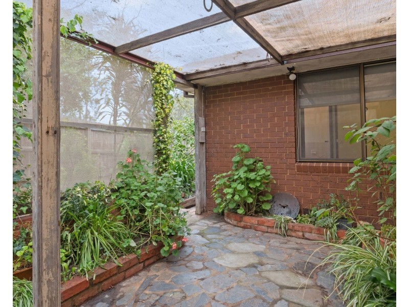 1/106 Sailors Gully Road, Sailors Gully VIC 3556