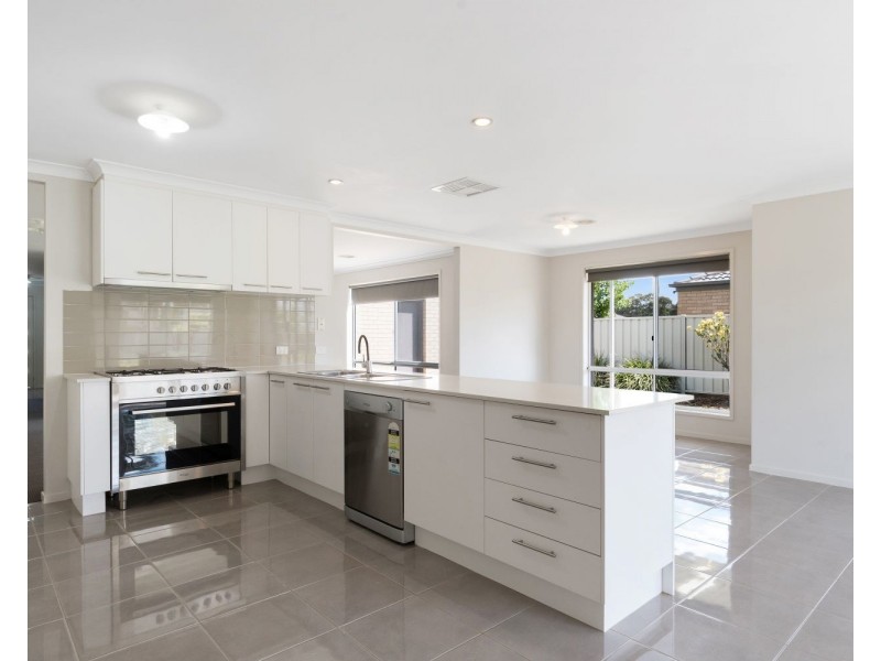 10 O’Neill Court, Epsom VIC 3551