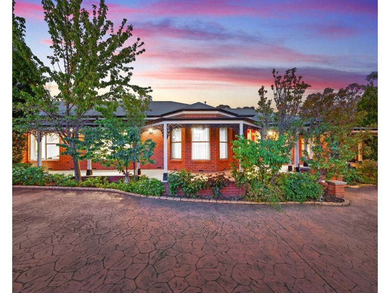 29 Isabella Grove, Strathdale VIC 3550