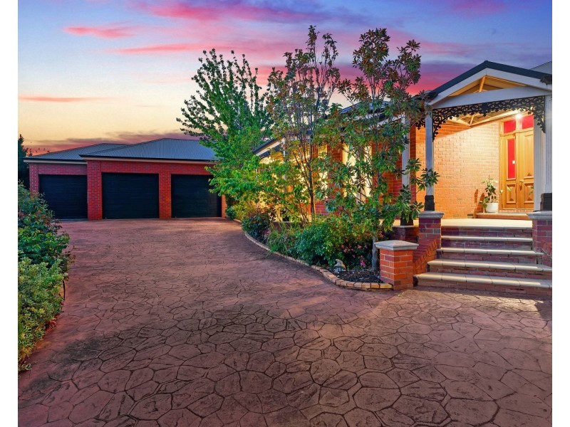 29 Isabella Grove, Strathdale VIC 3550