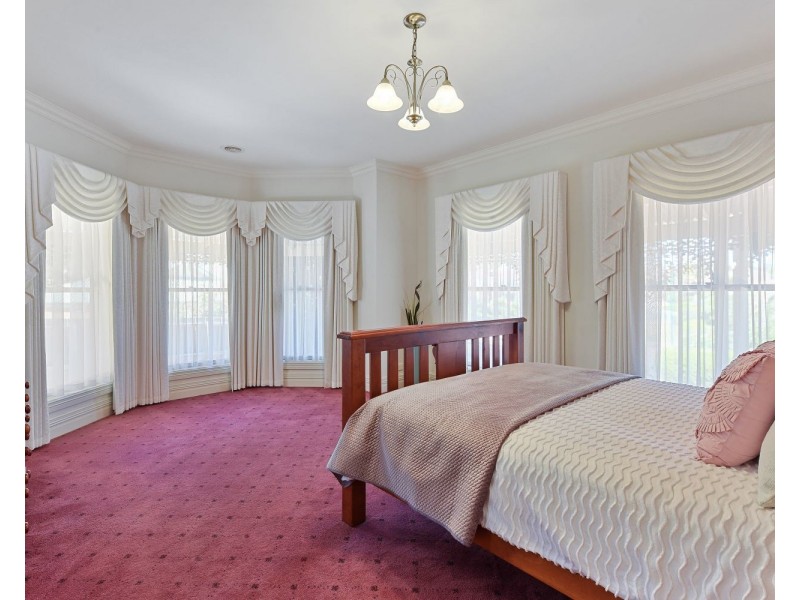 29 Isabella Grove, Strathdale VIC 3550