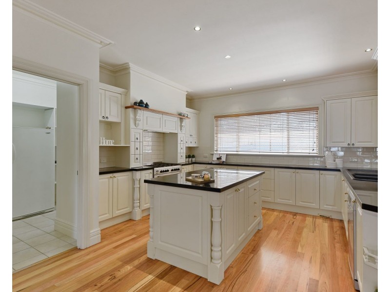 29 Isabella Grove, Strathdale VIC 3550