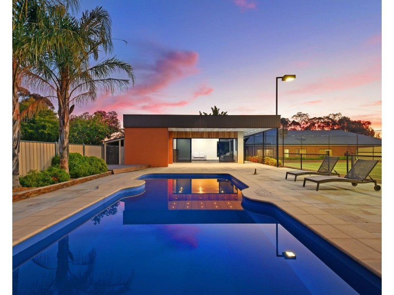 29 Isabella Grove, Strathdale VIC 3550