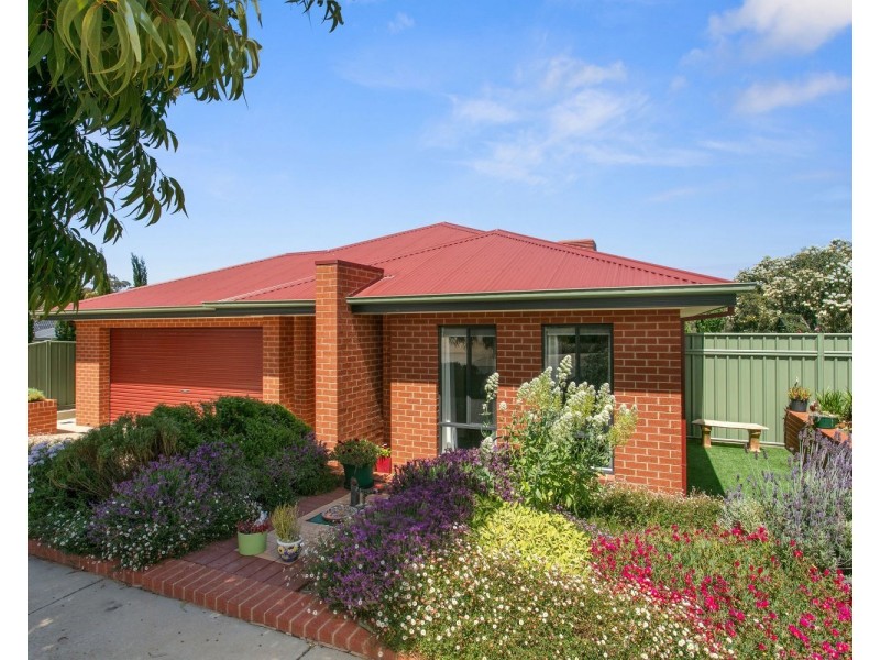 10 Merlot Close, Maiden Gully VIC 3551