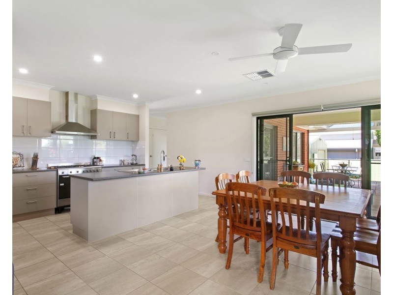 10 Merlot Close, Maiden Gully VIC 3551