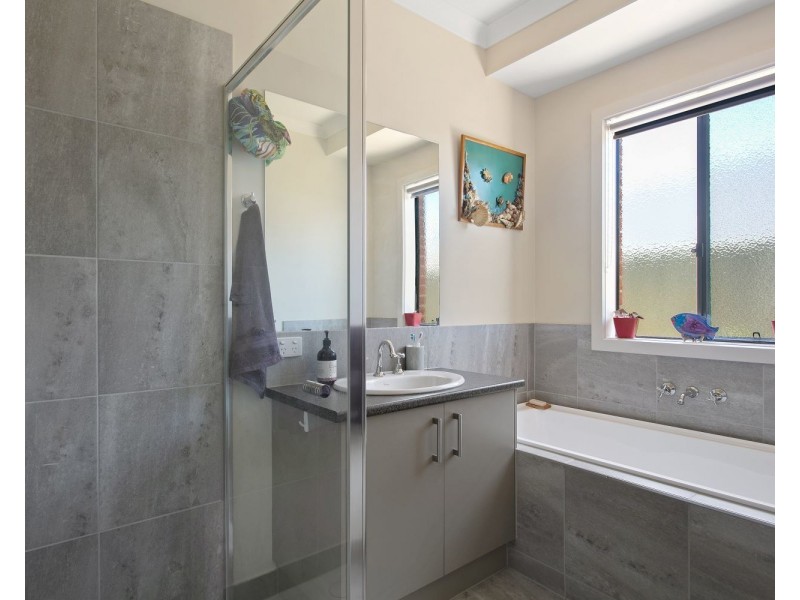10 Merlot Close, Maiden Gully VIC 3551