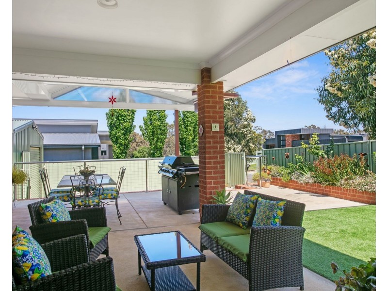 10 Merlot Close, Maiden Gully VIC 3551