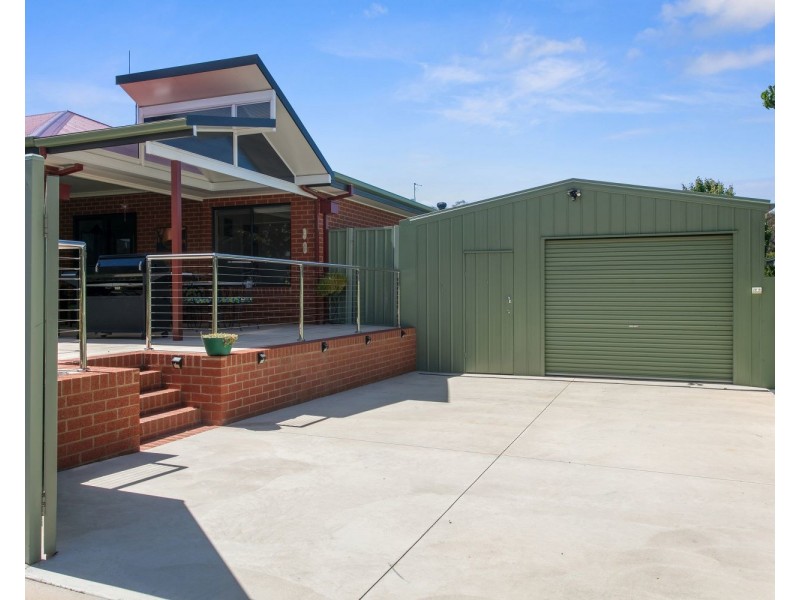 10 Merlot Close, Maiden Gully VIC 3551