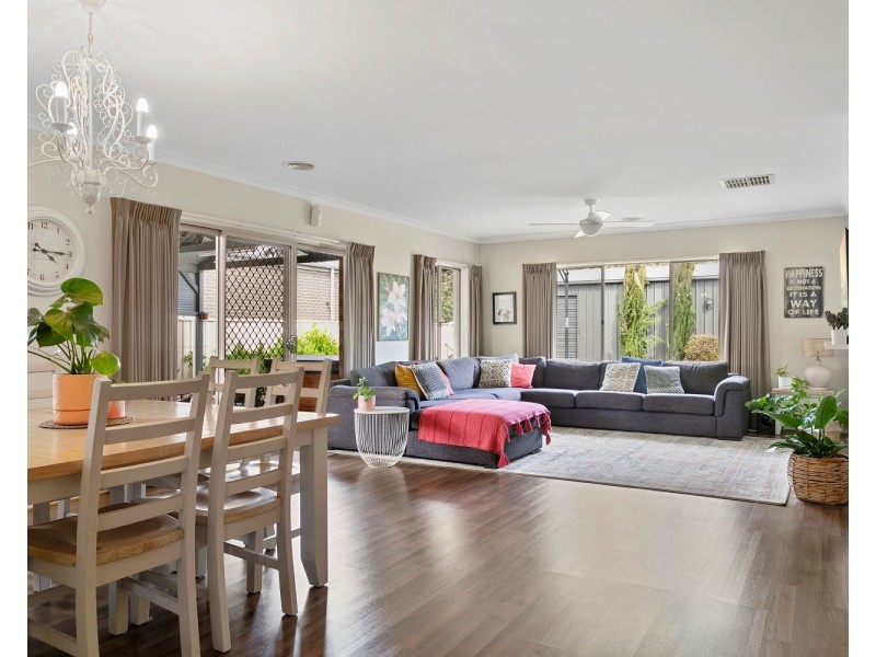 18 Sullivan Street, Ascot VIC 3551