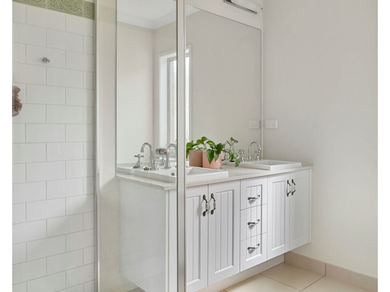 18 Sullivan Street, Ascot VIC 3551