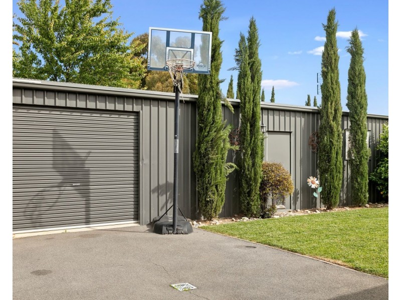 18 Sullivan Street, Ascot VIC 3551