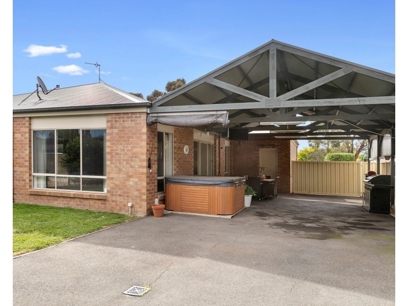 18 Sullivan Street, Ascot VIC 3551