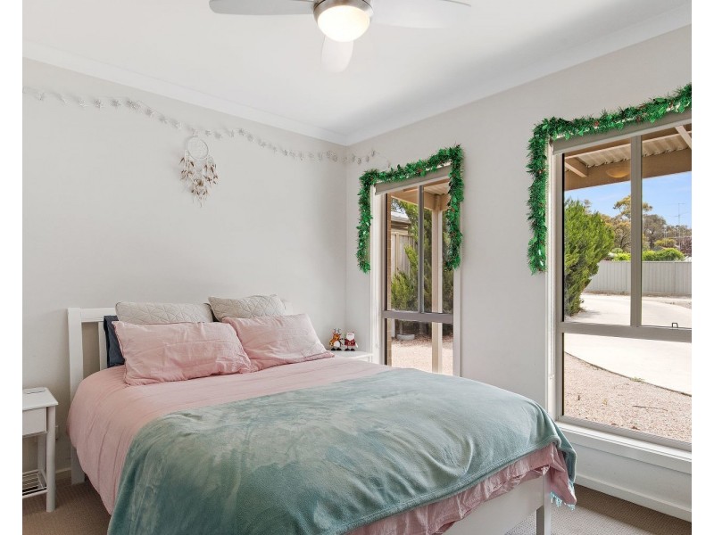 1/18a Emmett Street, Golden Square VIC 3555