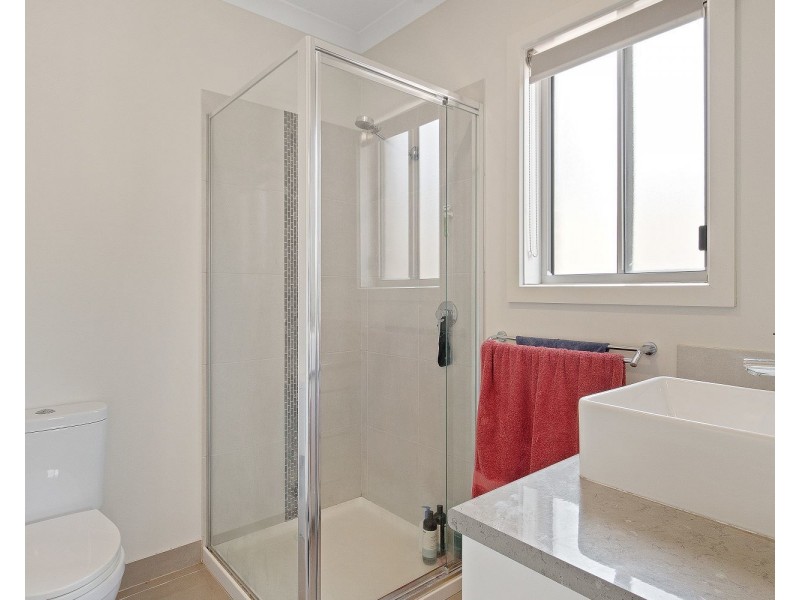 1/18a Emmett Street, Golden Square VIC 3555