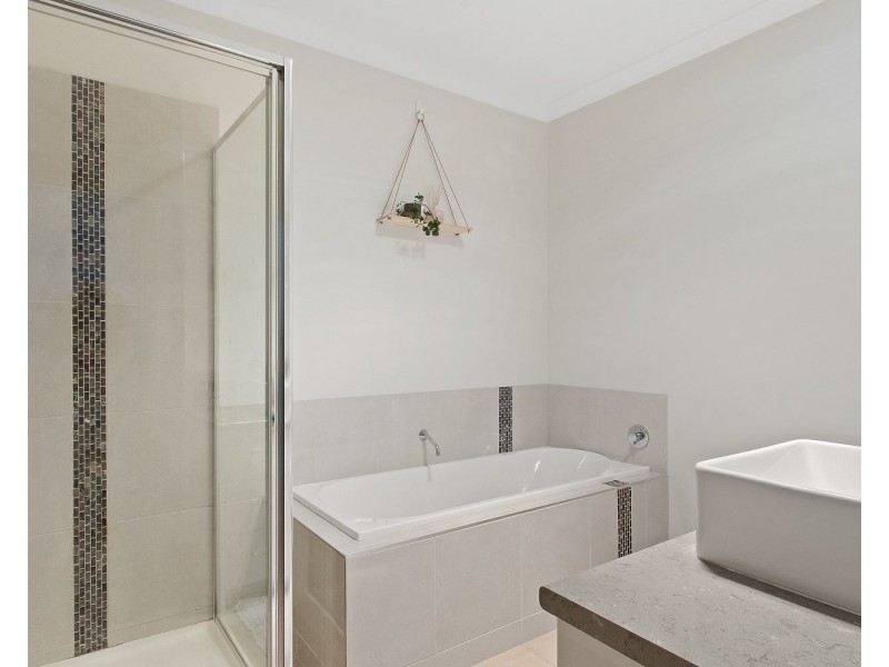 1/18a Emmett Street, Golden Square VIC 3555