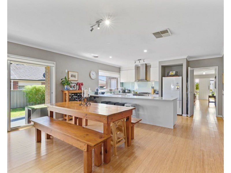 1 Emerald Avenue, White Hills VIC 3550