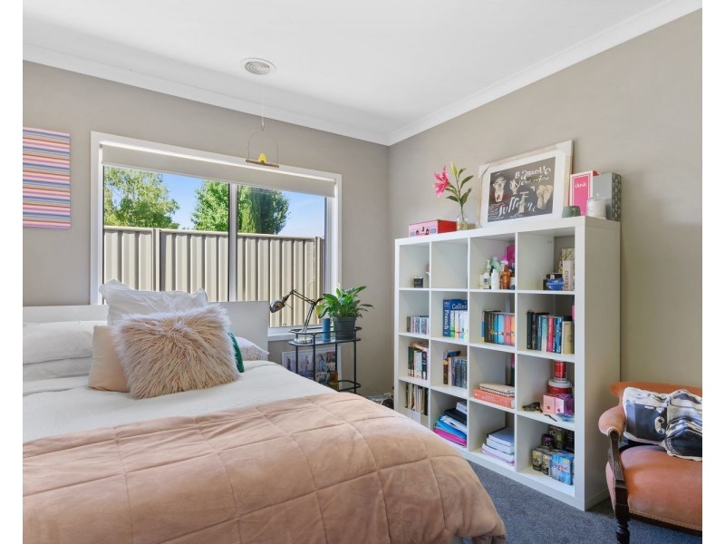 1 Emerald Avenue, White Hills VIC 3550