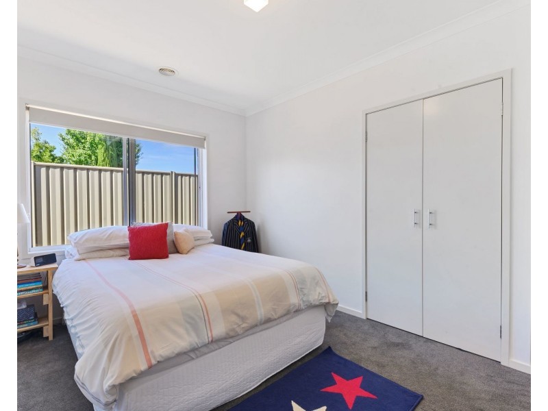 1 Emerald Avenue, White Hills VIC 3550