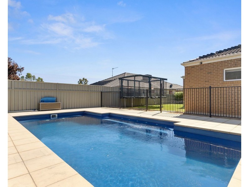 1 Emerald Avenue, White Hills VIC 3550